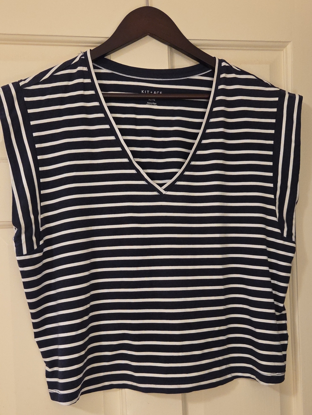 Kit and Ace Striped Navy and White Womenβs Cropped Top/ T Shirt XL